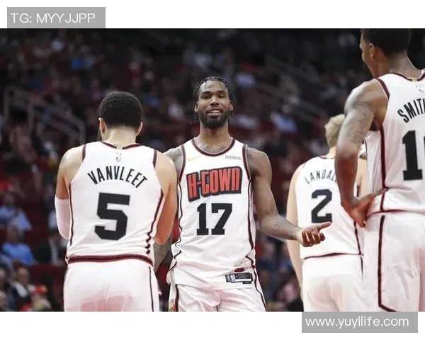 季后赛火箭与快船第六场激战回顾双方明星球员表现与关键时刻分析